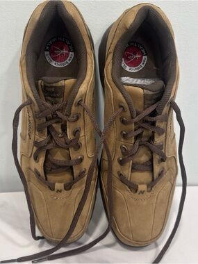 New Balance Men's Tan Suede Athletic Walking Shoes